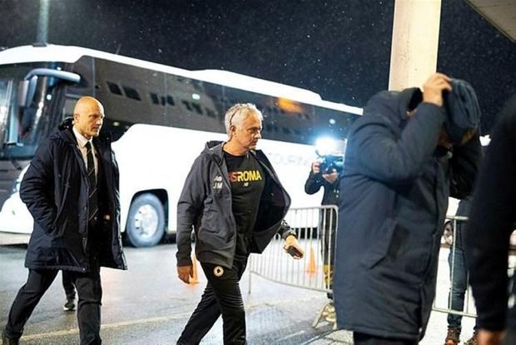 Kadrosunda Rui Patricio, Mancini, Vina, Karsdorp, Pellegrini, Mayoral ve Tammy Abraham gibi önemli isimleri barındıran Roma, özellikle savunma konusunda büyük sıkıntı çekiyor.