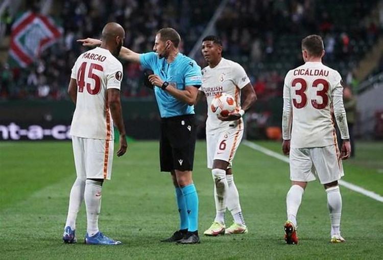 Mourinho, takımı atağa kaldıracak sol ayaklı bir stoper istiyor. İtalyan basını geçen hafta Galatasarayın Brezilyalı stoperi Marcao için teklif yapılacağını açıklamıştı.