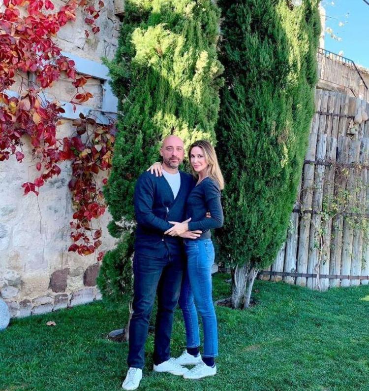 Demet Şener yeni sevgilisi Tolga Armanla verdiği pozları ilk kez paylaştı