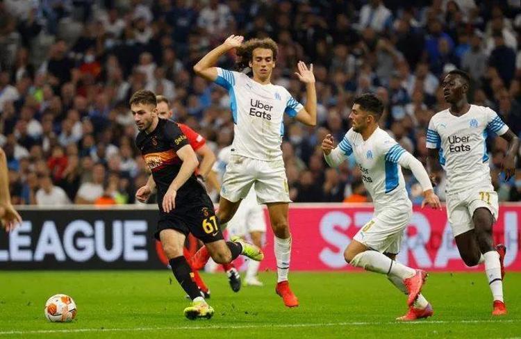 Fenerbahçe - Galatasaray derbisinde Fatih Terimin planı belli oldu Kadıköyde sürpriz...