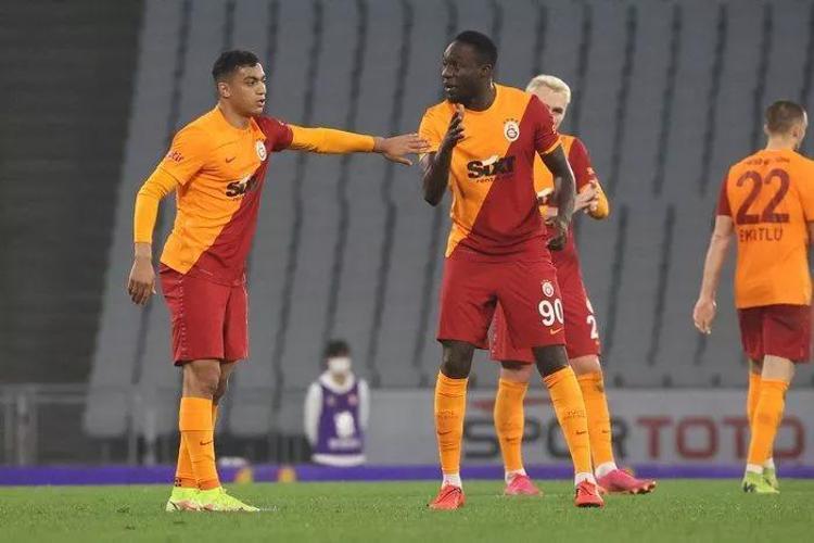 Fenerbahçe - Galatasaray derbisinde Fatih Terimin planı belli oldu Kadıköyde sürpriz...