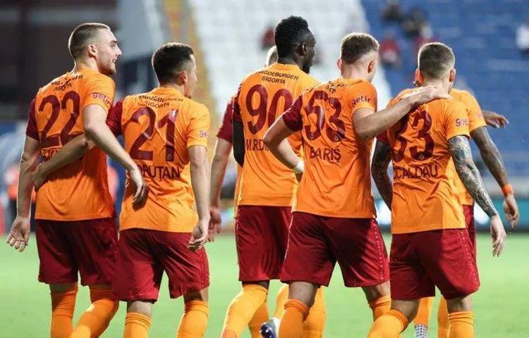 Fenerbahçe - Galatasaray derbisinde Fatih Terimin planı belli oldu Kadıköyde sürpriz...