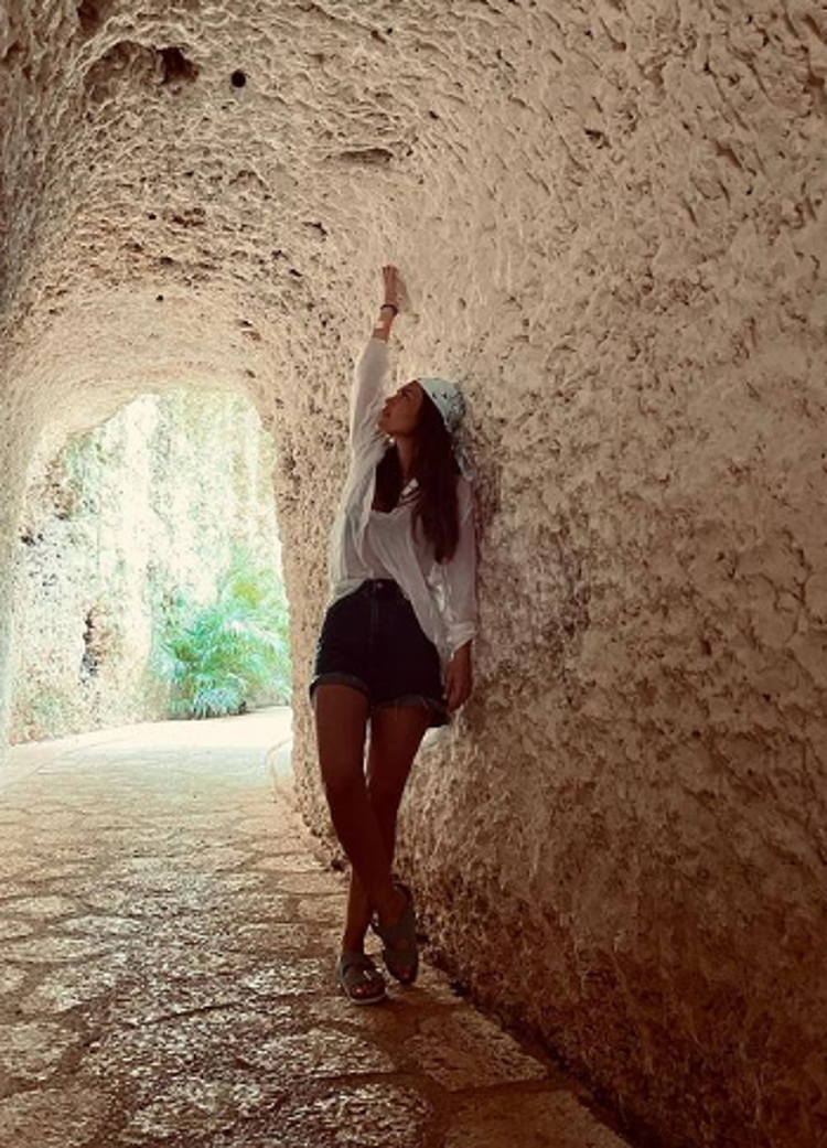 Aslı Enverin tatil pozlarına beğeni yağdı