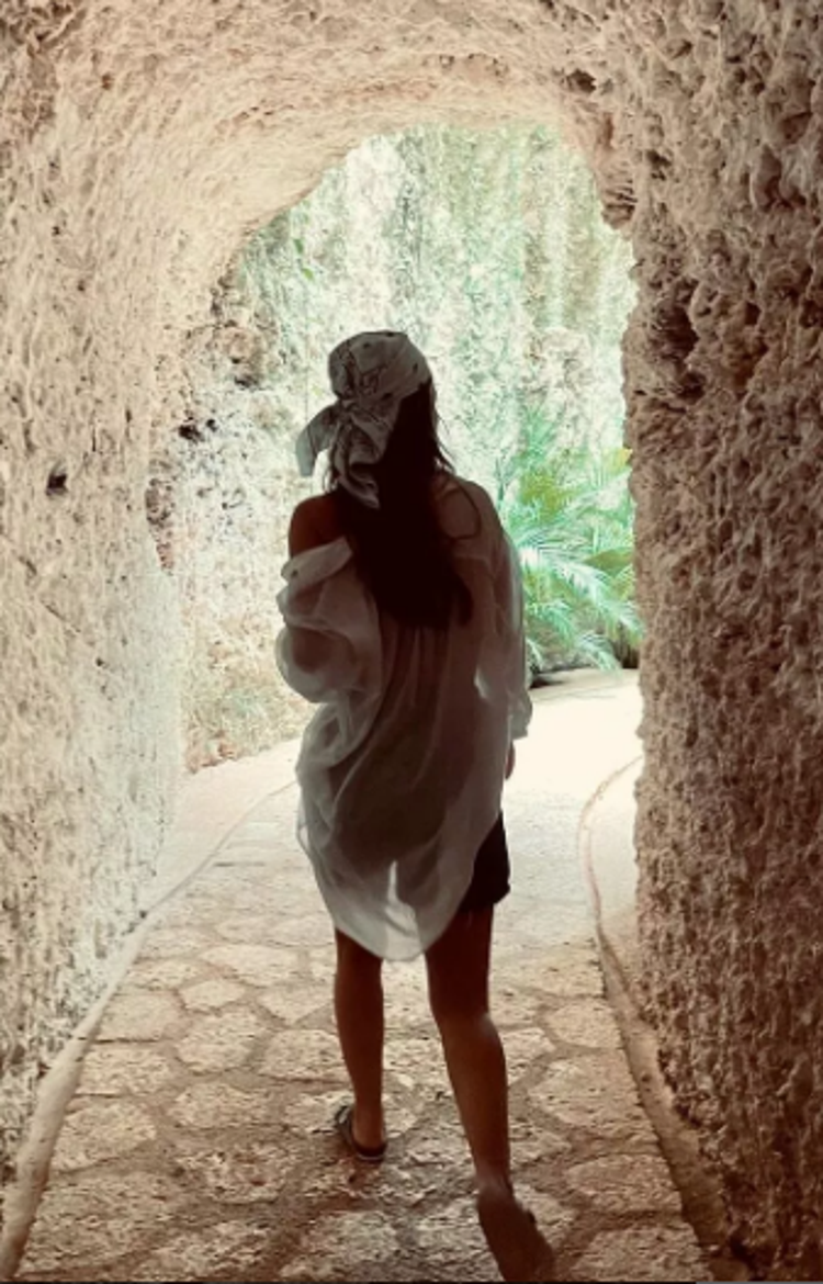 Aslı Enverin tatil pozlarına beğeni yağdı