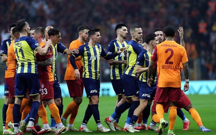 Galatasaray - Fenerbahçe derbisinden sonra kulis bilgisini verdi Eğer Vitor Pereira kaybetseydi Mesut Özil, İrfan Can Kahveci, Kim Min Jae, Berke Özer, Mert Hakan...