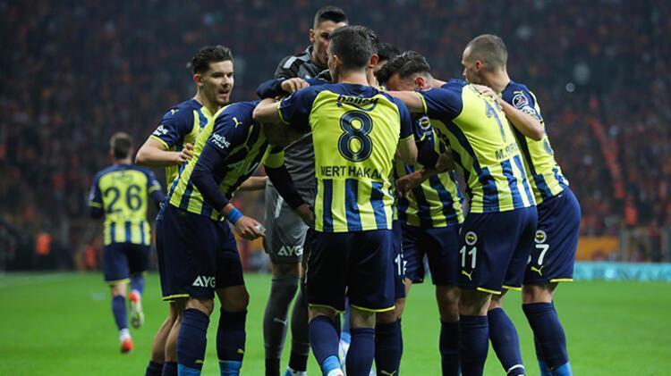 Dün akşam 50 metre depar atıp Galatasarayı devirdi attığı gol Avrupada ses getirdi Mesut Özil hem Ali Koçu hem de Vitor Pereirayı...
