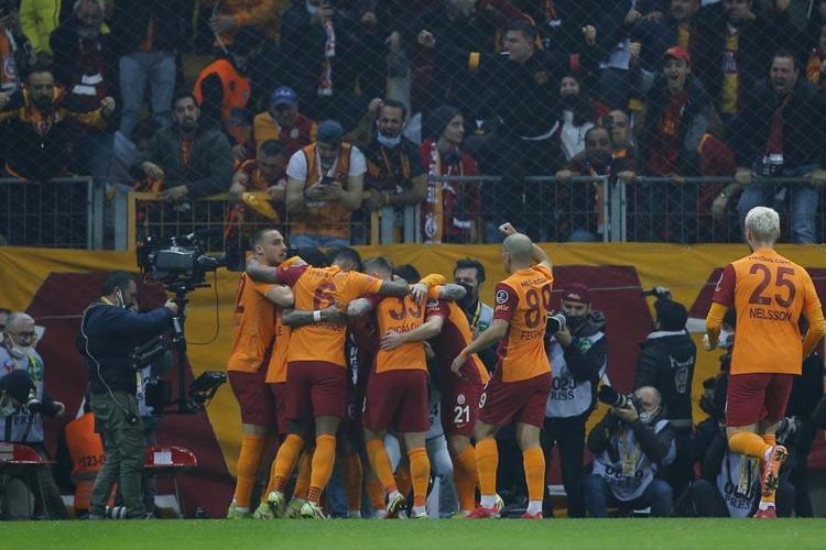 Neredeyse hiçbiri derbiyi kaldıramadı Morutan-Muslera-Halil Dervişoğlu-Feghouli... İşte Fatih Terimi hayal kırıklığına uğratan 5 Galatasaraylı futbolcu...