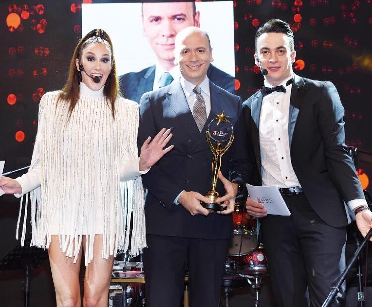 9. TV Yıldızları Ayaklı Gazete Ödülleri sahiplerini buldu Ödül töreninde şıklık yarışı...