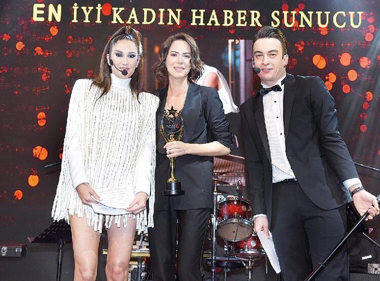 9. TV Yıldızları Ayaklı Gazete Ödülleri sahiplerini buldu Ödül töreninde şıklık yarışı...