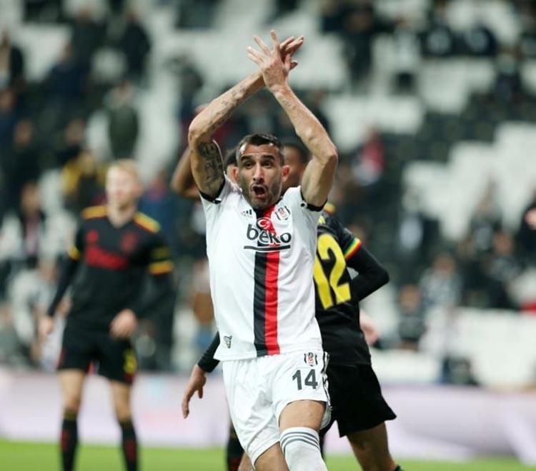 Beşiktaş - Ajax maçından sonra tek tek saydı Larin-Alex Teixeira-Ghezzal-Vida... Sergen Yalçına tarihi isyan Tarihe kara bir leke...