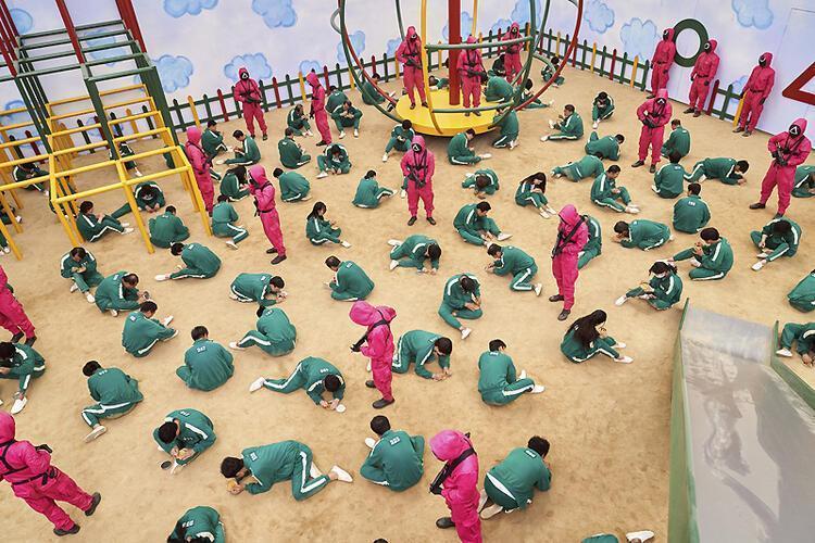 Squid Game dizisi Kuzey Korede kıyamet kopardı Kaçakçı kurşuna dizilecek izleyen 7 öğrenci ise...