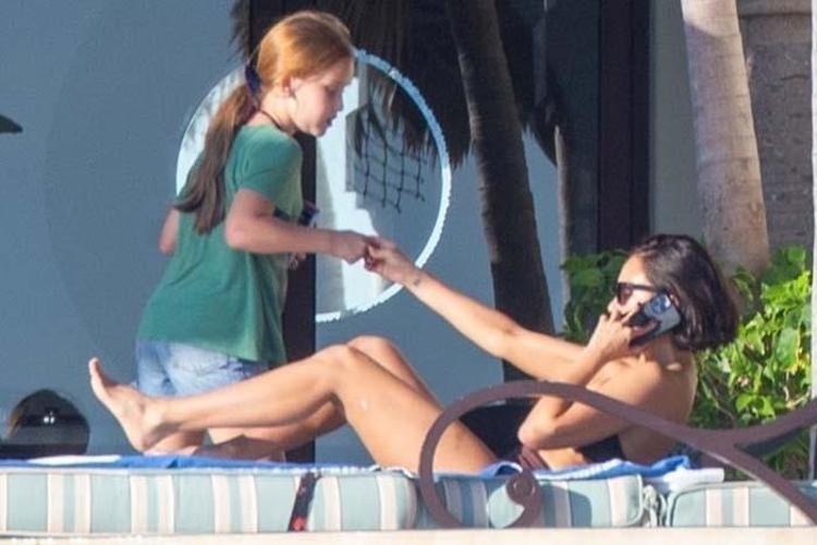 Jessica Alba Meksikada güneşin keyfini çıkardı