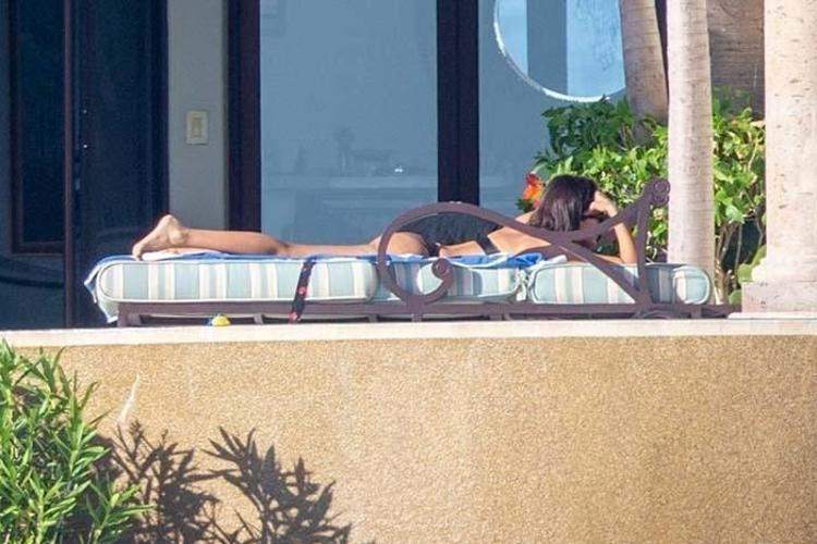 Jessica Alba Meksikada güneşin keyfini çıkardı