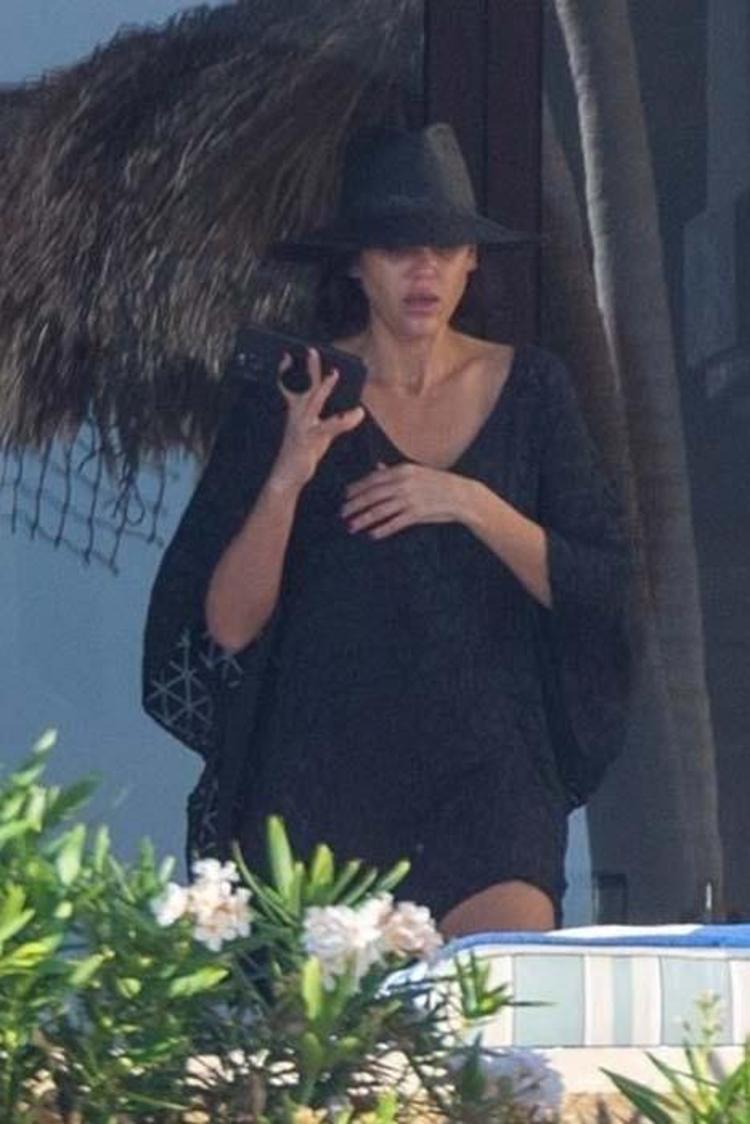 Jessica Alba Meksikada güneşin keyfini çıkardı