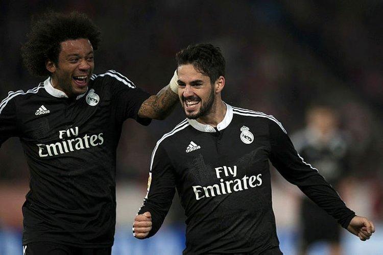 Günün en çarpıcı transfer iddiası Vitor Pereira Mesut Özilin yerini dünyaca ünlü yıldız İspanyolla dolduracak Ali Koç Real Madridle görüşmelere...
