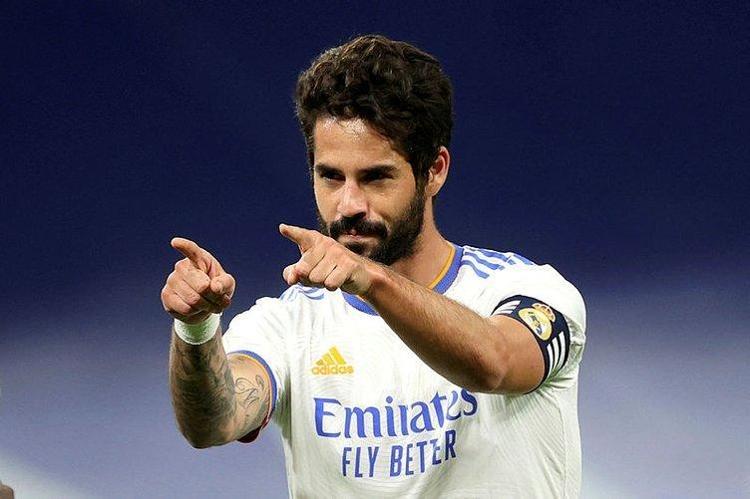 Günün en çarpıcı transfer iddiası Vitor Pereira Mesut Özilin yerini dünyaca ünlü yıldız İspanyolla dolduracak Ali Koç Real Madridle görüşmelere...