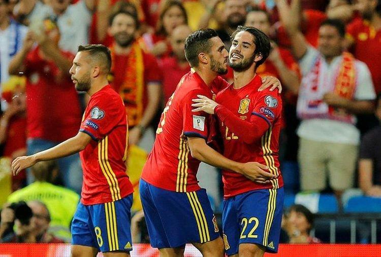 Günün en çarpıcı transfer iddiası Vitor Pereira Mesut Özilin yerini dünyaca ünlü yıldız İspanyolla dolduracak Ali Koç Real Madridle görüşmelere...