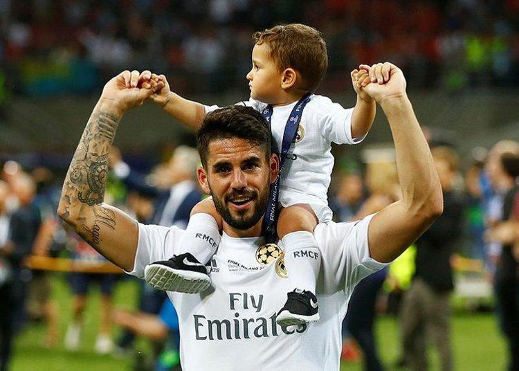 Günün en çarpıcı transfer iddiası Vitor Pereira Mesut Özilin yerini dünyaca ünlü yıldız İspanyolla dolduracak Ali Koç Real Madridle görüşmelere...