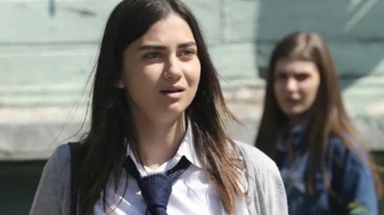 Kırgın Çiçekler’in Meral’i Aleyna Solaker’den iddialı pozlar