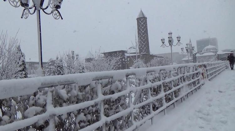 Kar yağışı geliyor Meteoroloji son dakika açıkladı Sıcaklık eksiye düşüyor, İstanbul, Ankara ve İzmir dahil birçok şehirde...