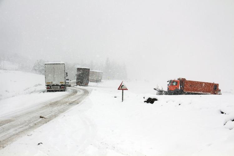 Kar yağışı geliyor Meteoroloji son dakika açıkladı Sıcaklık eksiye düşüyor, İstanbul, Ankara ve İzmir dahil birçok şehirde...