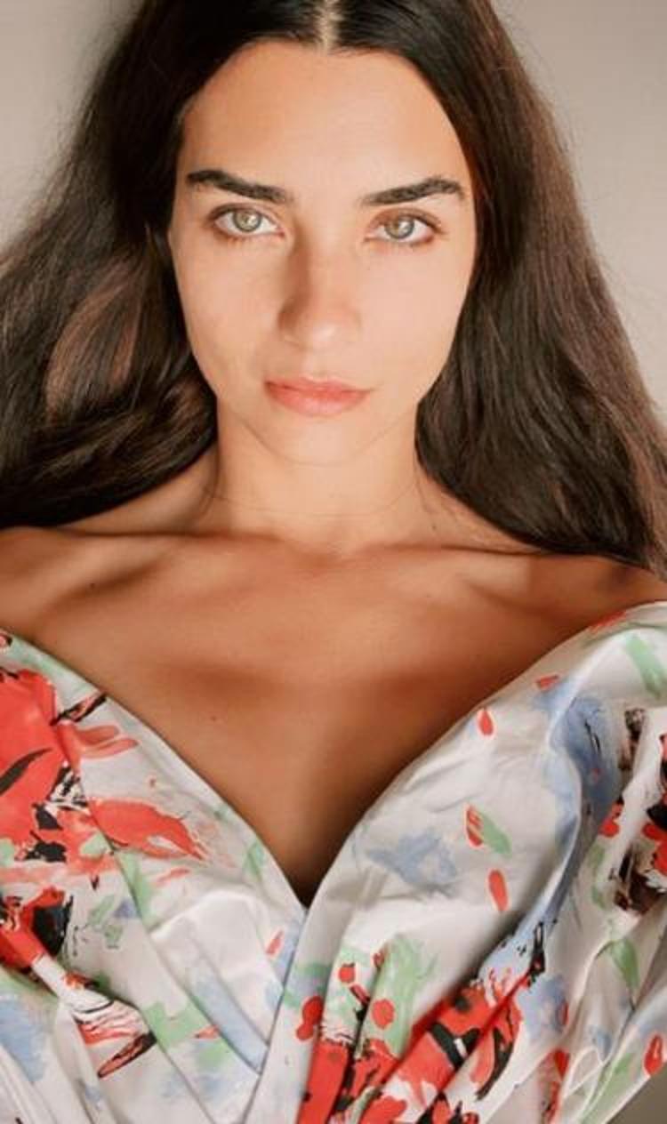 Tuba Büyüküstünün annesini gören yorum yağdırdı Güzelliği anneden