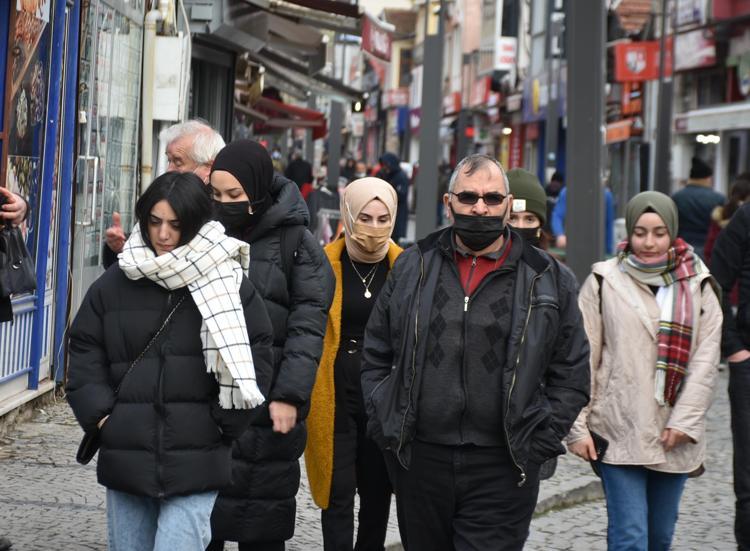 Hafta içi hafta sonu sokağa çıkma yasağı ve kapanmayla ilgili son dakika gelişmesi Yeni karar verildi, resmen değişti Tüm Türkiyede artık...
