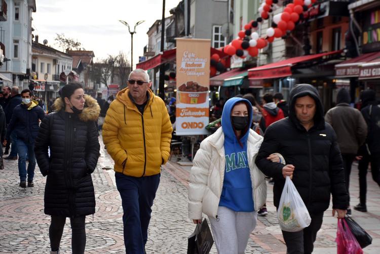 Hafta içi hafta sonu sokağa çıkma yasağı ve kapanmayla ilgili son dakika gelişmesi Yeni karar verildi, resmen değişti Tüm Türkiyede artık...