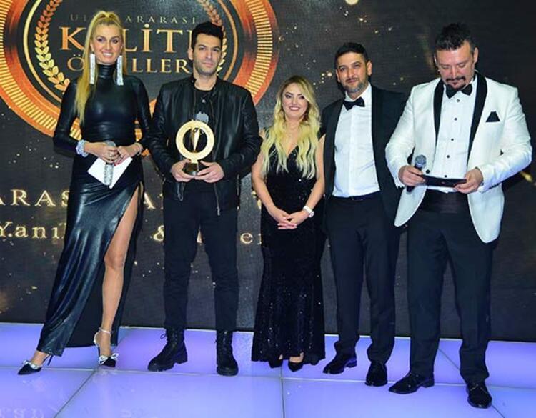 ÖDÜLÜNÜ KADINLARA İTHAF ETTİ