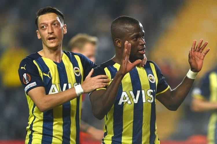 SON DAKİKA Derbi öncesi Vitor Pereira ile ipler koptu Ali Koçun yeni teknik direktörü belli oldu Hamit Altıntopun...