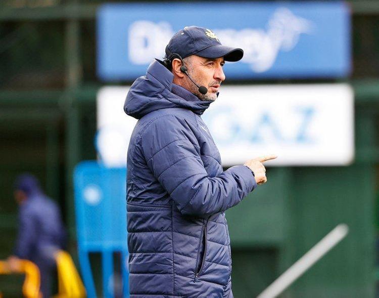 Derbi öncesi FLAŞ GELİŞME Vitor Pereira eşyalarını topladı Ali Koç yeni hoca arayışlarına başladı