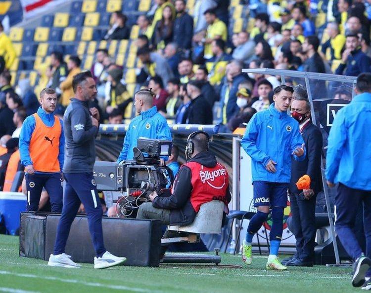 Derbi öncesi FLAŞ GELİŞME Vitor Pereira eşyalarını topladı Ali Koç yeni hoca arayışlarına başladı