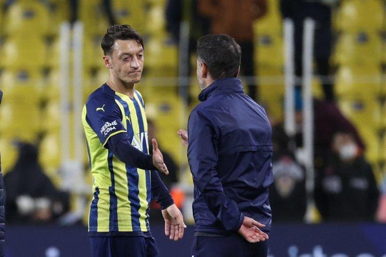 Derbi öncesi FLAŞ GELİŞME Vitor Pereira eşyalarını topladı Ali Koç yeni hoca arayışlarına başladı