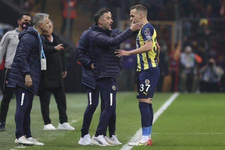 Derbi öncesi FLAŞ GELİŞME Vitor Pereira eşyalarını topladı Ali Koç yeni hoca arayışlarına başladı