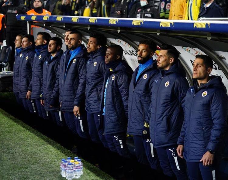 Ve Vitor Pereira ile ipler koptu Ali Koç derbiyi yeni teknik direktör adayıyla beraber izledi