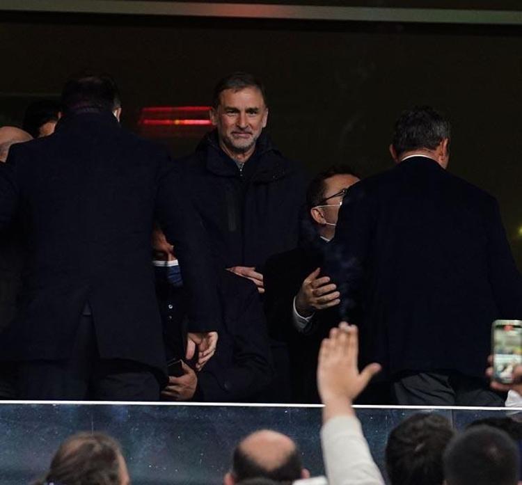 Derbiden sonra Ali Koç Vitor Pereiranın istifasını istedi ve...Fenerbahçenin yeni teknik direktörü belli oldu 3 yıllık anlaşma...