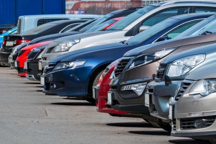 İkinci el ve sıfır araba piyasasında flaş gelişme Düğmeye basıldı, fiyatlar düşüyor Yüzde 10 indirim geldi, tüm otomobil modellerinde ve...