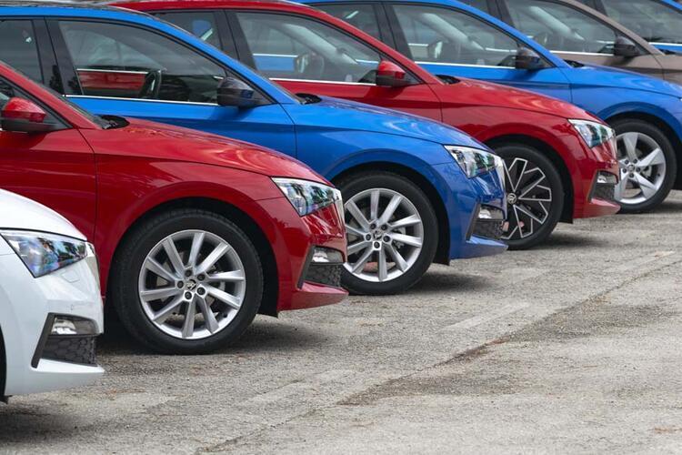 İkinci el ve sıfır araba piyasasında flaş gelişme Düğmeye basıldı, fiyatlar düşüyor Yüzde 10 indirim geldi, tüm otomobil modellerinde ve...