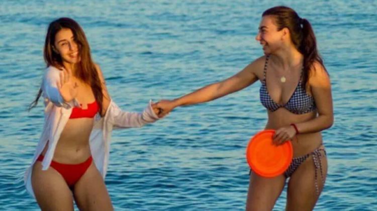 Alemin Kıralı’nın Oben’i Birsu Demir kış günü güneşlendi Yorum yağdı...
