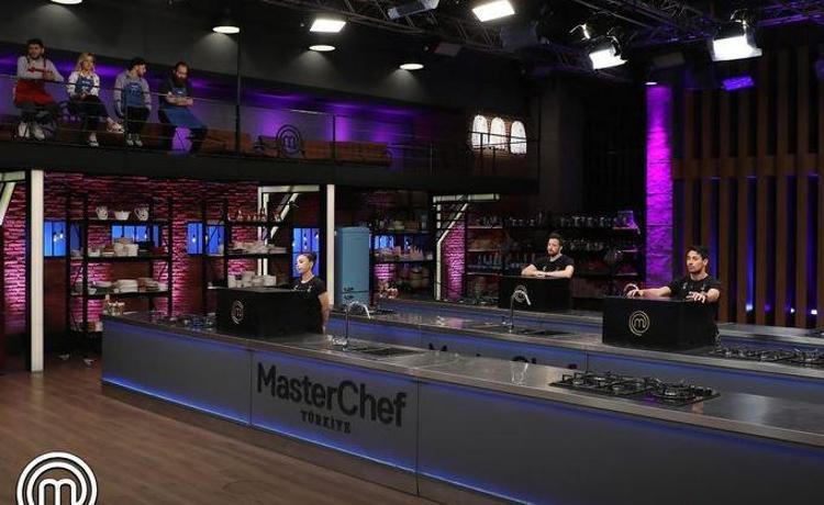 MasterChef’te kim elendi 26 Aralık MasterChef’te elenen isim belli oldu Şok oylama, kimse beklemiyordu Mert, Hasan ve Burcu...