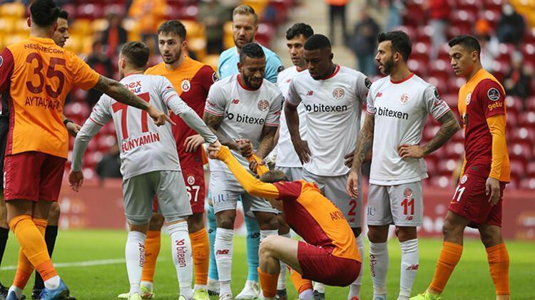 Gelirken Süper Ligin tozunu atacak dendi Fatih Terim 5 ay anca dayanabildi Galatasarayda 4 ayrılık