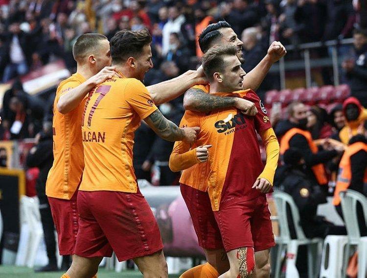 Gelirken Süper Ligin tozunu atacak dendi Fatih Terim 5 ay anca dayanabildi Galatasarayda 4 ayrılık