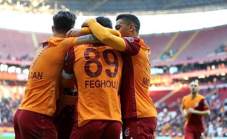Gelirken Süper Ligin tozunu atacak dendi Fatih Terim 5 ay anca dayanabildi Galatasarayda 4 ayrılık