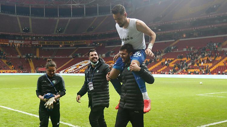 Denizlispor kalecisi Abdülkadir Sünger tarihe geçti Hem kurtardı hem attı hem de Galatasarayı şampiyonluktan etti