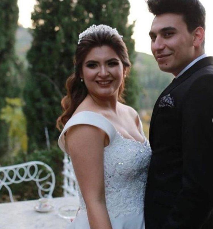 Gelin adayı Hanife Gürdal dedikoduları aşk pozuyla yanıtladı