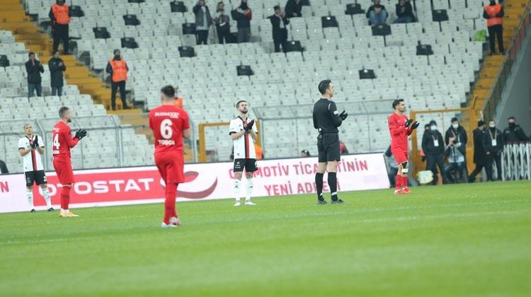 Önder Karaveli Fenerbahçe derbisinden önce videolarını izletmişti Batshuayi kendine geldi Beşiktaş evinde Gaziantep FKyı devirdi