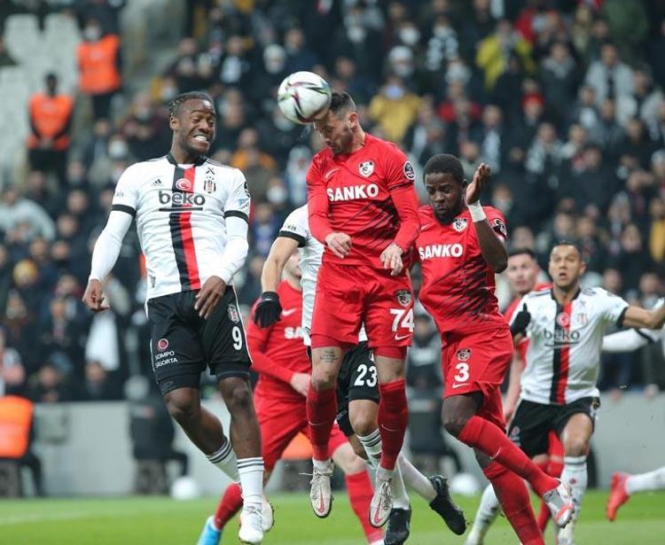 Önder Karaveli Fenerbahçe derbisinden önce videolarını izletmişti Batshuayi kendine geldi Beşiktaş evinde Gaziantep FKyı devirdi