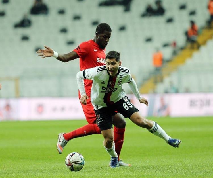 Önder Karaveli Fenerbahçe derbisinden önce videolarını izletmişti Batshuayi kendine geldi Beşiktaş evinde Gaziantep FKyı devirdi