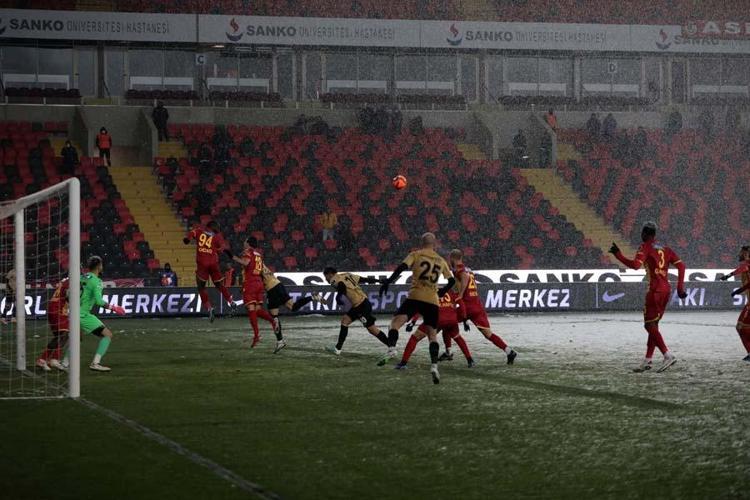 Süper Ligde Gaziantep FK-Yeni Malatyaspor maçı ileri tarihe ertelendi