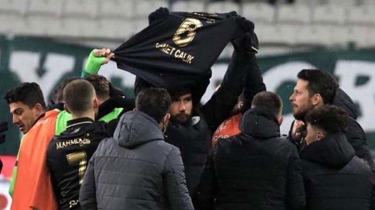 Konyada Ahmet Çalık gözyaşlarıyla anıldı Sahada duygusal anlar...